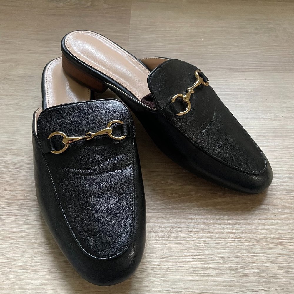 Stylish Black Leather Women's Loafers with Gold Buckle